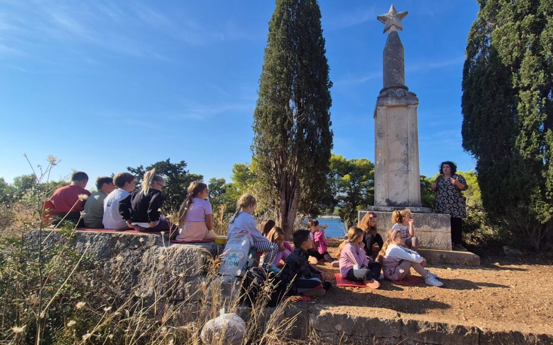 TEMATSKA ŠETNJA 2.B DO BATERIJE